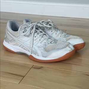 ASICS Women’s White/Gray and Beige Athletic Tennis Shoes, Court Shoes